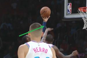 小拇指刮到了！海史密斯被吹犯规 热火挑战失败！