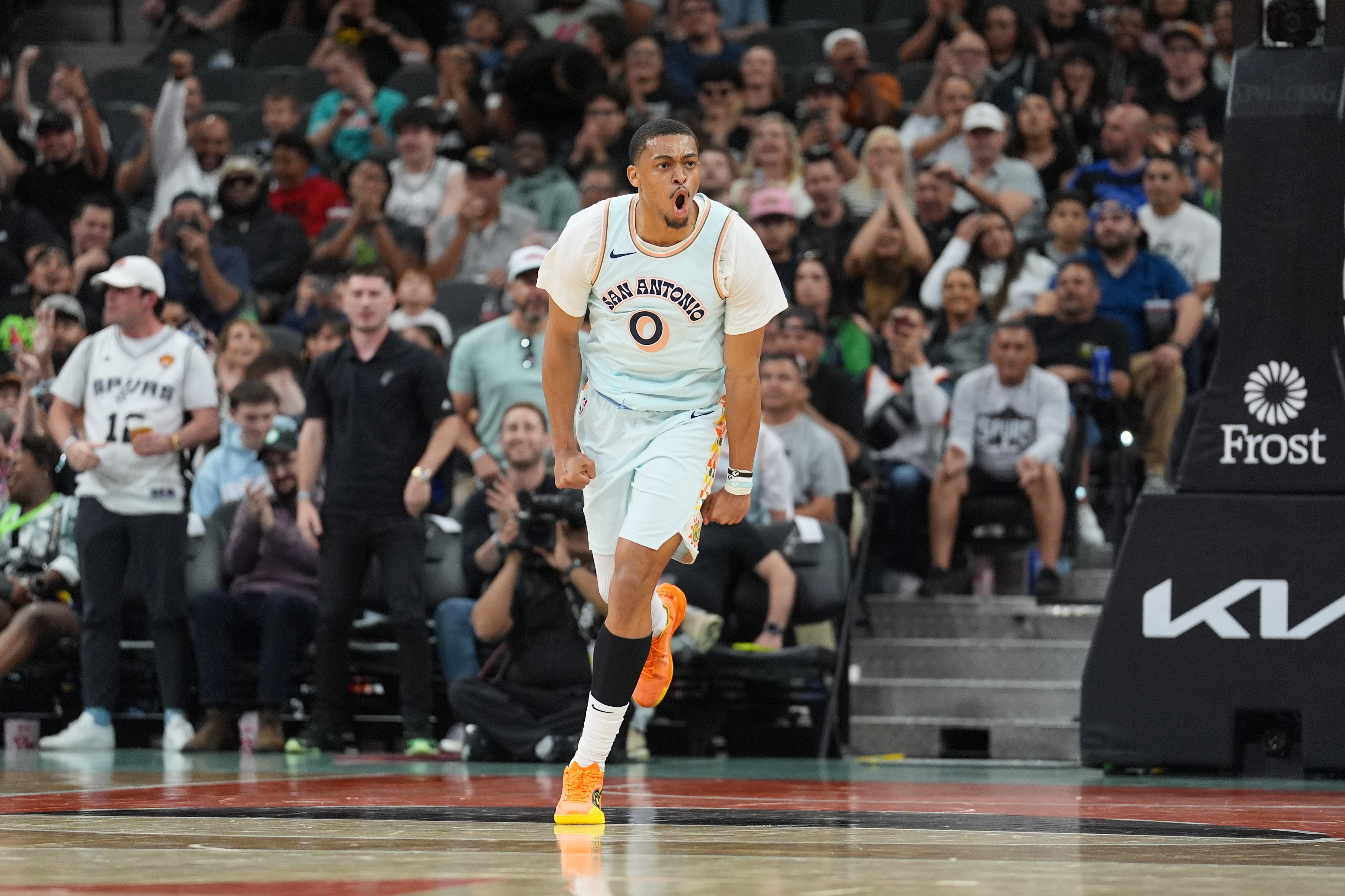 KAIYUN-凯尔登-约翰逊从今天开始有资格提前续约 最多能签3年7938万