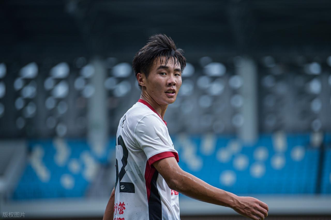 KAIYUN-官宣！17岁新星前锋，获中国足球金童奖，U17亚预赛狂轰5场9球